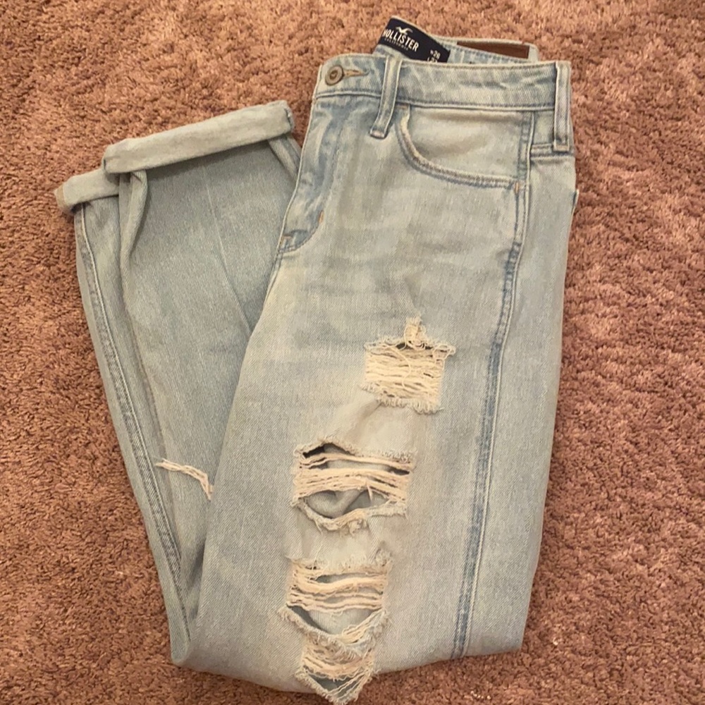 Hollister Ultra High-Rise Mom Jeans
